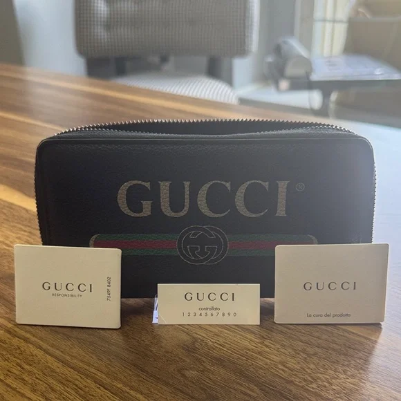 *SOLD* Gucci Black Leather Wallet with Green and Red Stripe - Picture 5 of 9